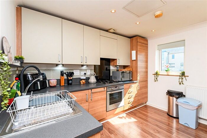 2 Bedroom Flat For Sale In Springhead Parkway, Northfleet, Gravesend, Kent, DA11