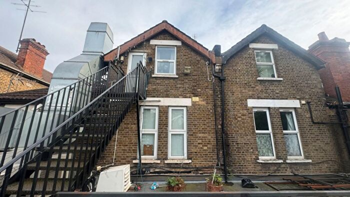 1 Bedroom Flat To Rent In Manager's Flat, Walm Lane, Willesden Green, NW2
