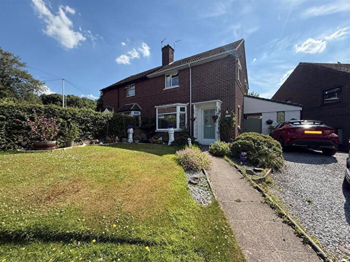 3 Bedroom Semi-Detached House For Sale In Chester Avenue, Dukinfield, SK16