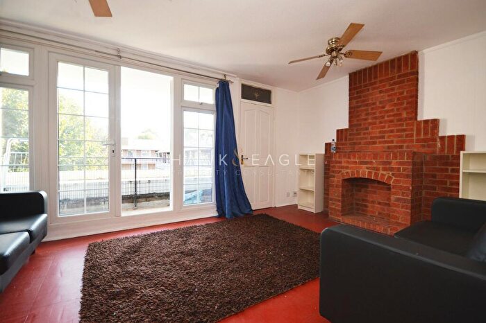 3 Bedroom Flat To Rent In Hind Grove, London., E14
