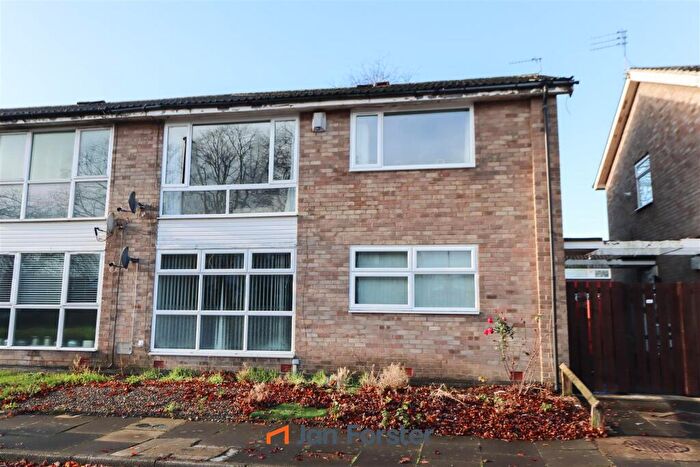 2 Bedroom Flat For Sale In Lowbiggin, Newcastle Upon Tyne, NE5