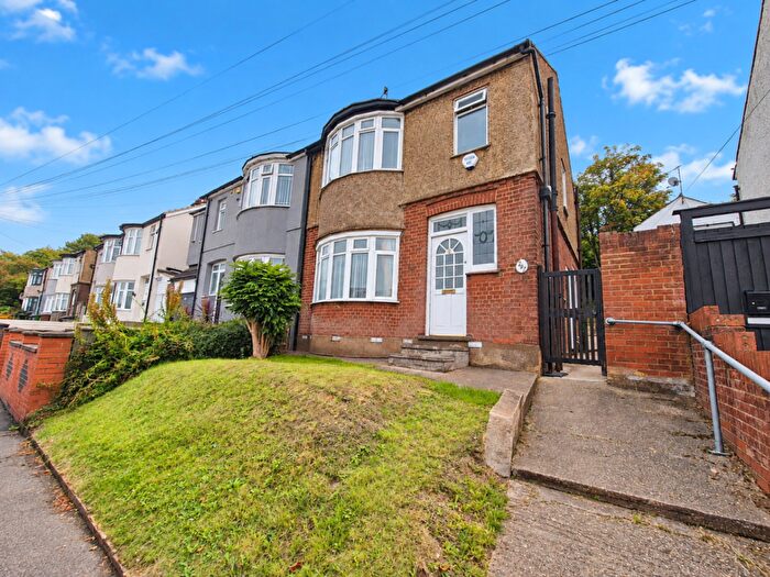 3 Bedroom Semi Detached House For Sale In Dallow Road, Luton, Bedfordshire, LU1