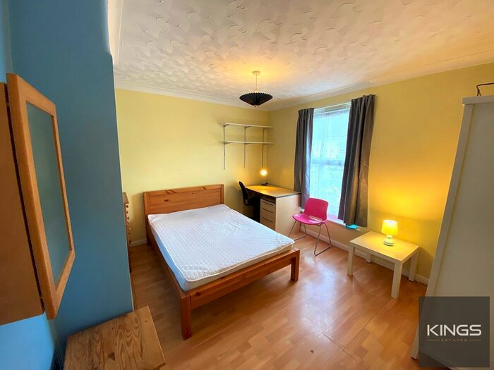 3 Bedroom Terraced House To Rent In Margate Road, Southsea, PO5