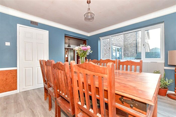 4 Bedroom Detached House For Sale In Silver Way, Wickford, Essex, SS11