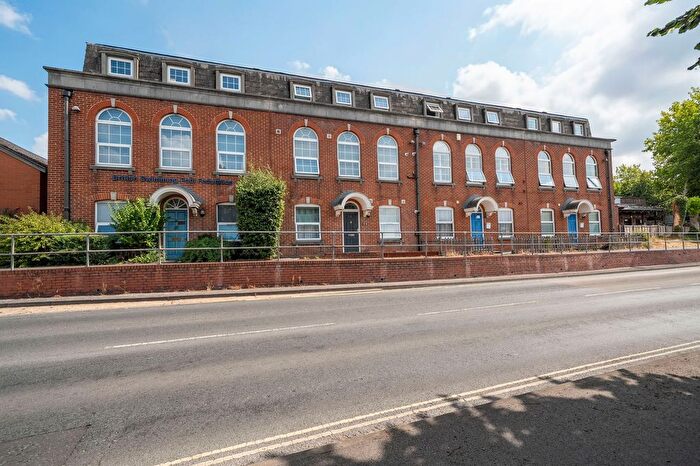 2 Bedroom Flat For Sale In East Street, Andover, SP10