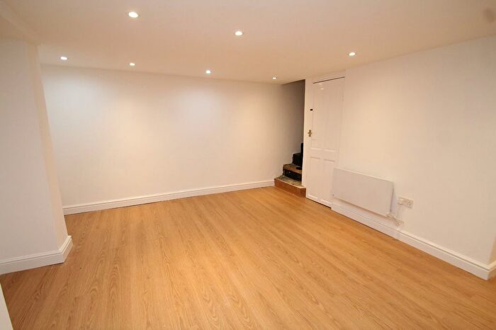 1 Bedroom Studio To Rent In Trafford Grove, Harehills, Leeds, LS9