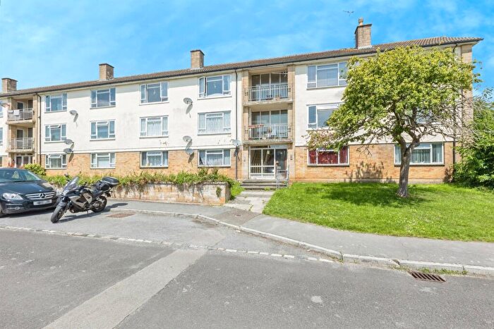 2 Bedroom Flat For Sale In Weller Road, Corsham, SN13