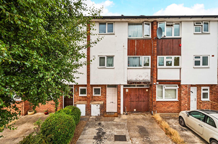 5 Bedroom Terraced House For Sale In Guildford Park Avenue, Guildford, Surrey, GU2