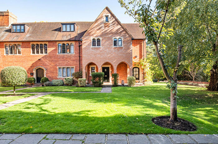 4 Bedroom House For Sale In Oldfield Wood, Woking, GU22
