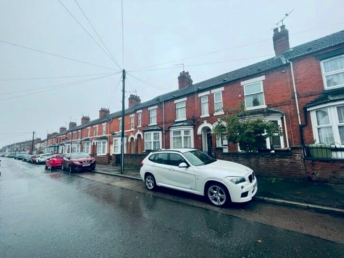 3 Bedroom Town House To Rent In Alexandra Road, Wellingborough, NN8