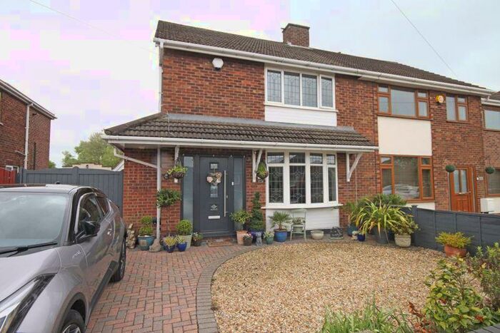 3 Bedroom Semi-Detached House To Rent In Westward Ho, Grimsby, DN34