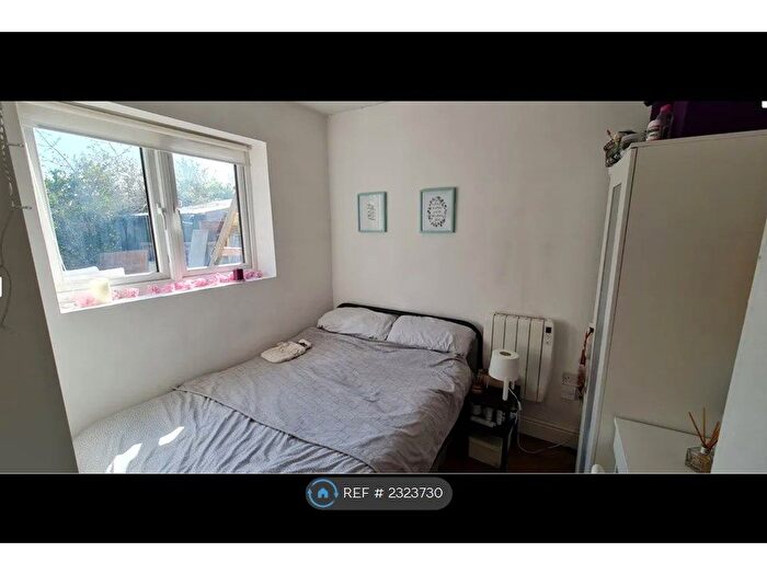 3 Bedroom Flat To Rent In St. Mary Road, London, E17