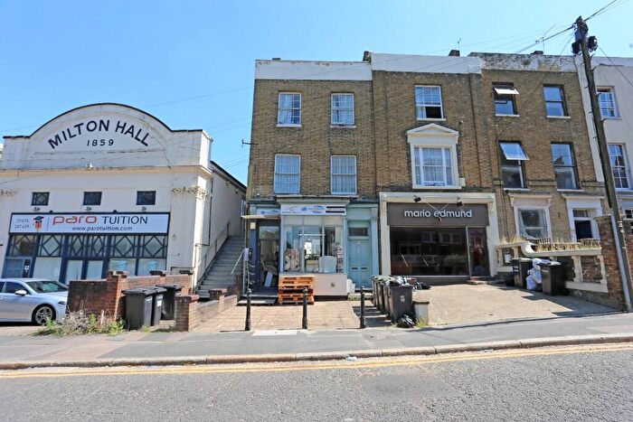 2 Bedroom Flat To Rent In Windmill Street, Gravesend, Kent, DA12