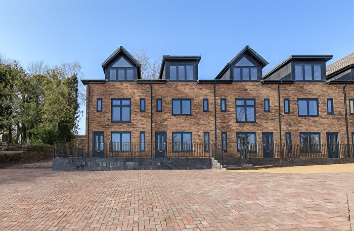 4 Bedroom Town House To Rent In London Road, Macclesfield, Cheshire, SK11