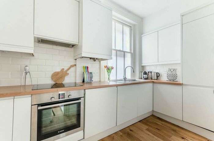 1 Bedroom Flat To Rent In Redcliffe Gardens, Chelsea, London, SW10