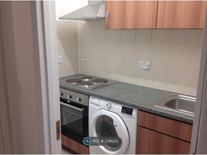 Studio To Rent In Caledonian Road, London, N1