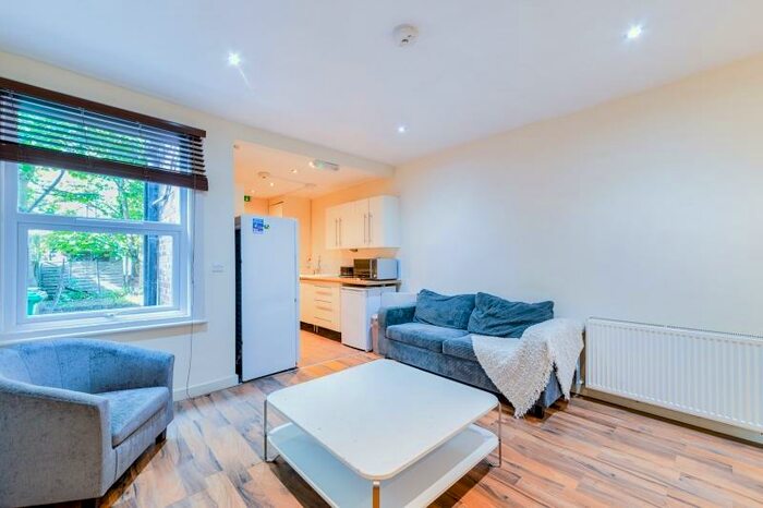 4 Bedroom Terraced House To Rent In Lois Avenue, Lenton, Nottingham, NG7