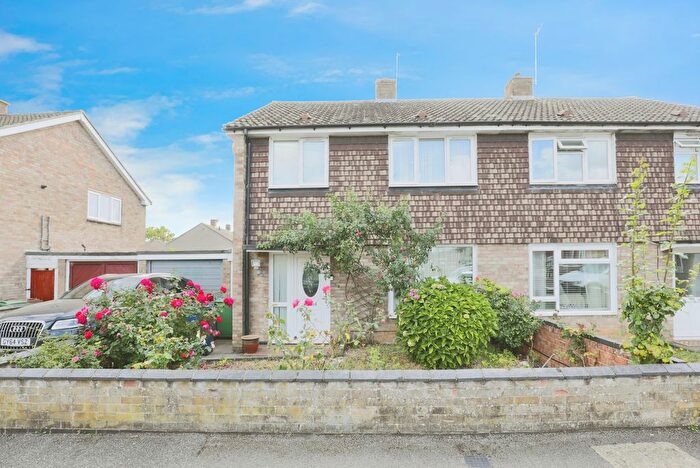 3 Bedroom Semi-Detached House For Sale In Juniper Drive, Oxford, OX4