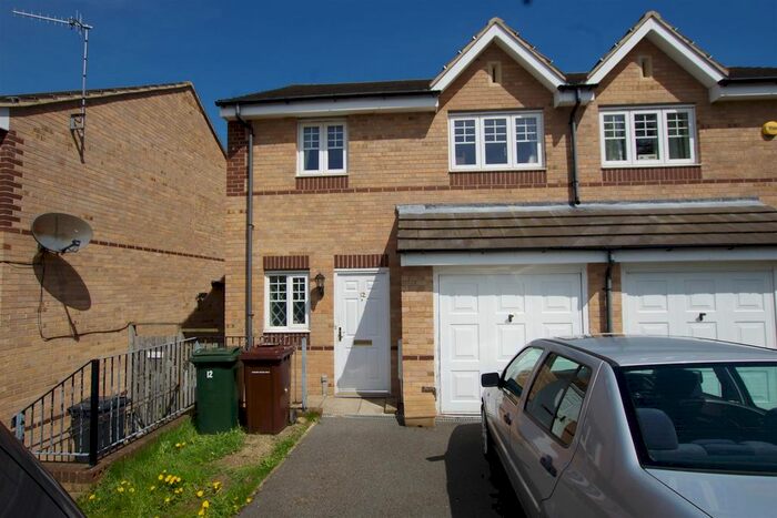 3 Bedroom Semi-Detached House To Rent In Addenbrook Close, Bradford, BD10