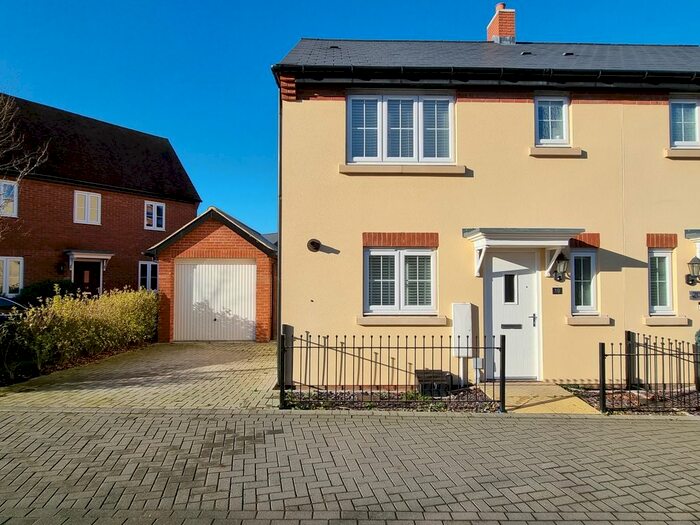 3 Bedroom Semi-Detached House To Rent In Border Lane, Buckingham MK18
