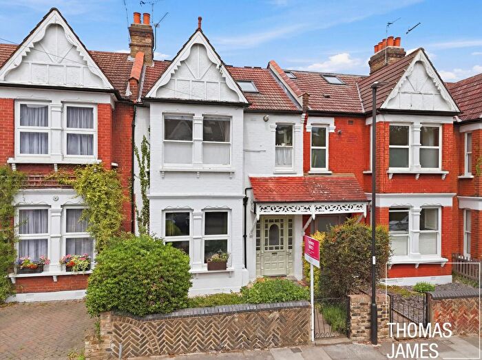 2 Bedroom Flat For Sale In Meadowcroft, London, N13