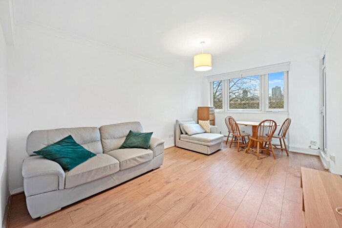 3 Bedroom Apartment To Rent In King Square, London, EC1V