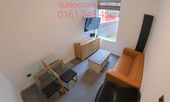 6 Bedroom Semi Detached House To Rent In Upper West Grove, Manchester, M13