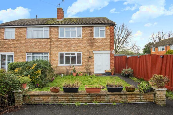 3 Bedroom End Of Terrace House To Rent In Bedgrove, Aylesbury, HP21