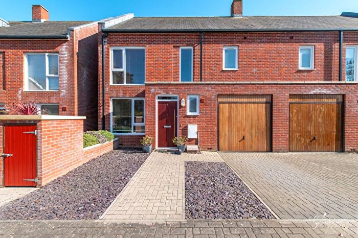 3 Bedroom Semi-detached House For Sale In Keats Vale, Newport, PO30