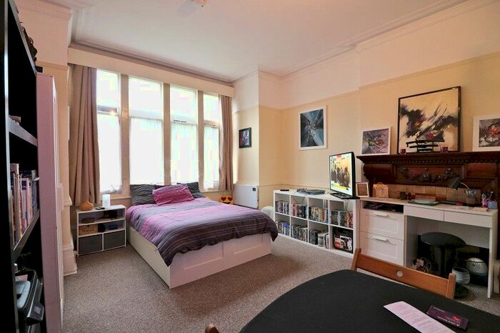 Studio To Rent In Castlebar Hill, Ealing, London. W5