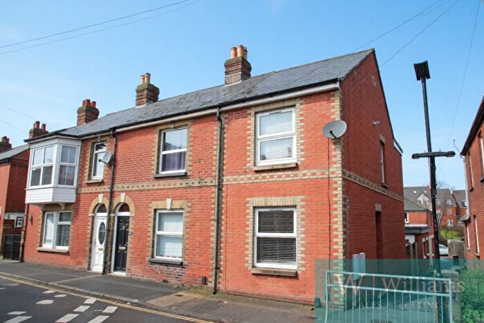 2 Bedroom End Of Terrace House For Sale In Caesars Road, Newport, PO30