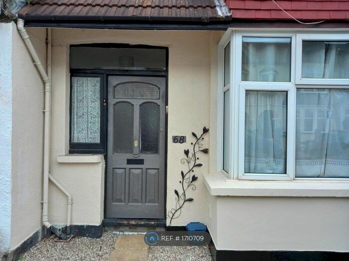 1 Bedroom Flat To Rent In Westminster Drive, Westcliff-On-Sea, SS0