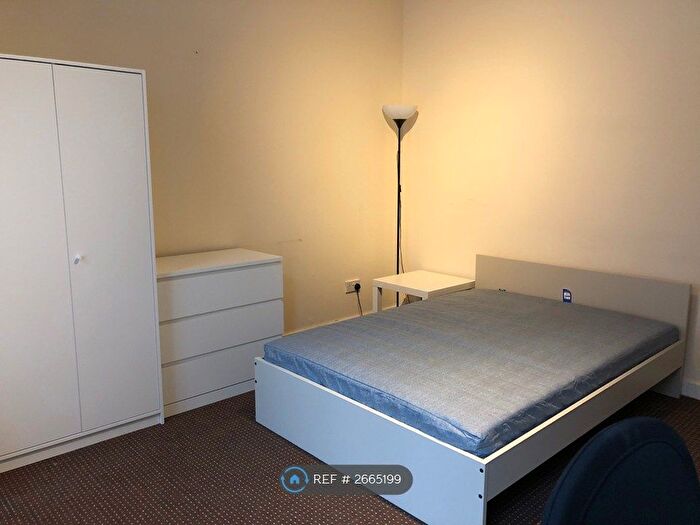 3 Bedroom Flat To Rent In West End Park Street, Glasgow, G3