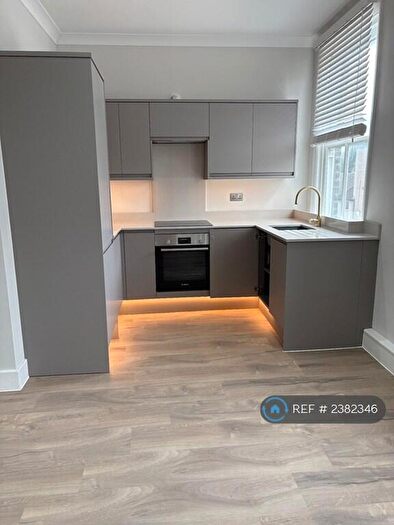 3 Bedroom Maisonette To Rent In Lewisham, Lewisham, SE13