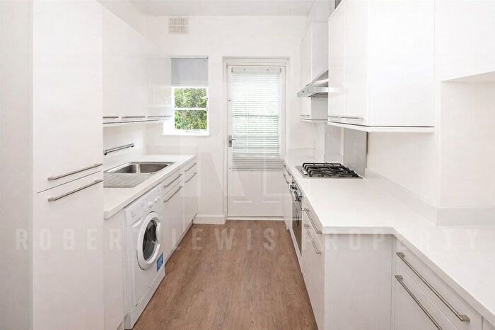 2 Bedroom Flat To Rent In Denison Close, London, N2