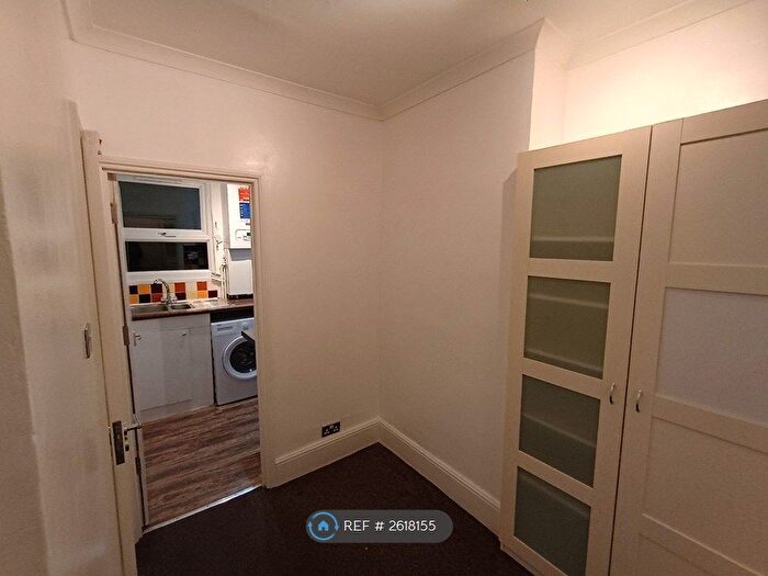 2 Bedroom Flat To Rent In Clyde Road, Surrey, CR0