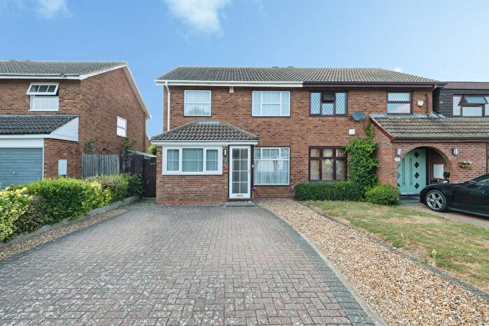 3 Bedroom Semi-detached House For Sale In Swift Close, Newport Pagnell, MK16