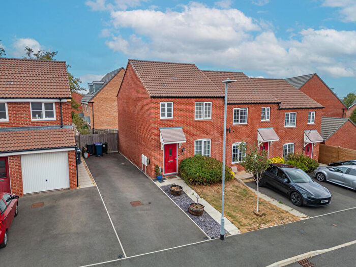 3 Bedroom End Of Terrace House For Sale In Bateman Close, Edwalton, NG12