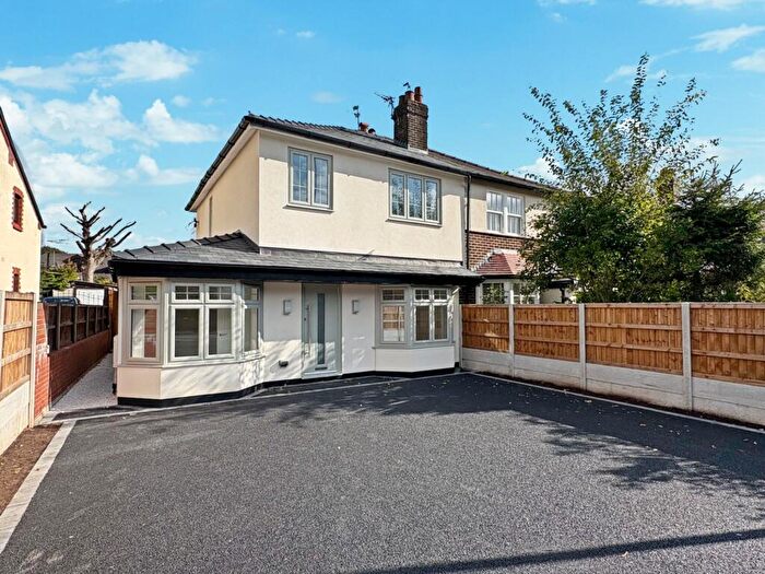 3 Bedroom Semi Detached House For Sale In Newbrook Road, Atherton, M46