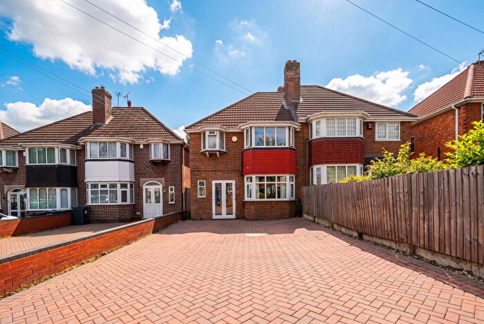 3 Bedroom Semi-Detached House For Sale In Farnol Road, Yardley, B26