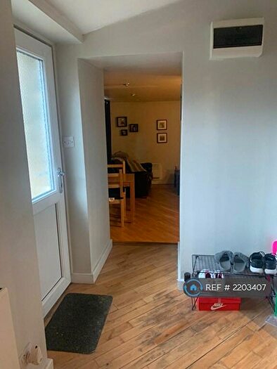 1 Bedroom Flat To Rent In Town Street, Leeds, LS28