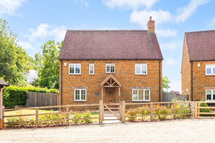 4 Bedroom Detached House To Rent In Overthorpe, OX17
