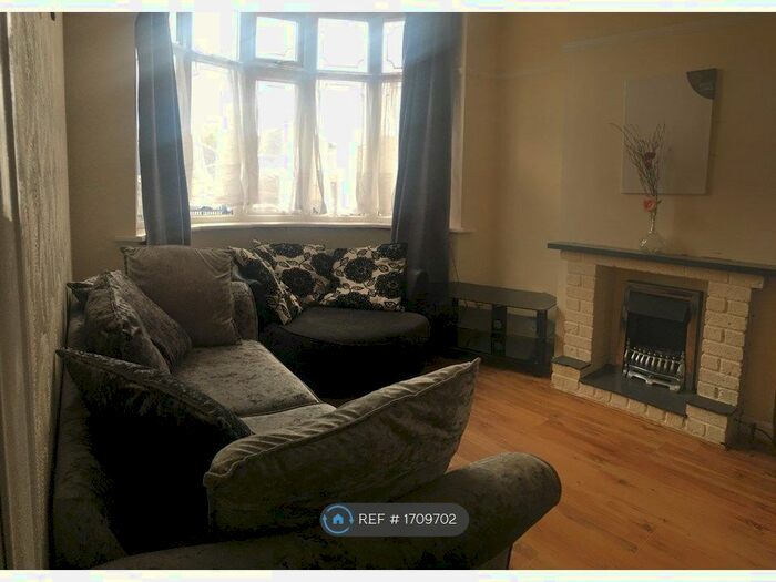 3 Bedroom Terraced House To Rent In Dudley Road West, Oldbury, B69