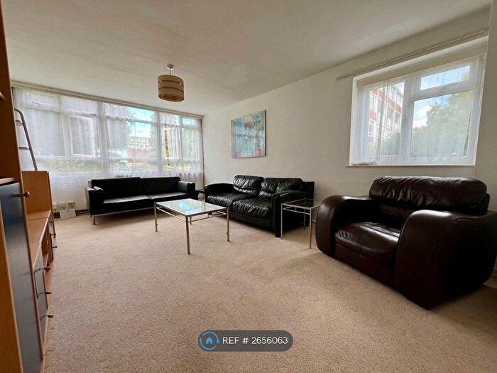 5 Bedroom Maisonette To Rent In Garden Royal, London, SW15