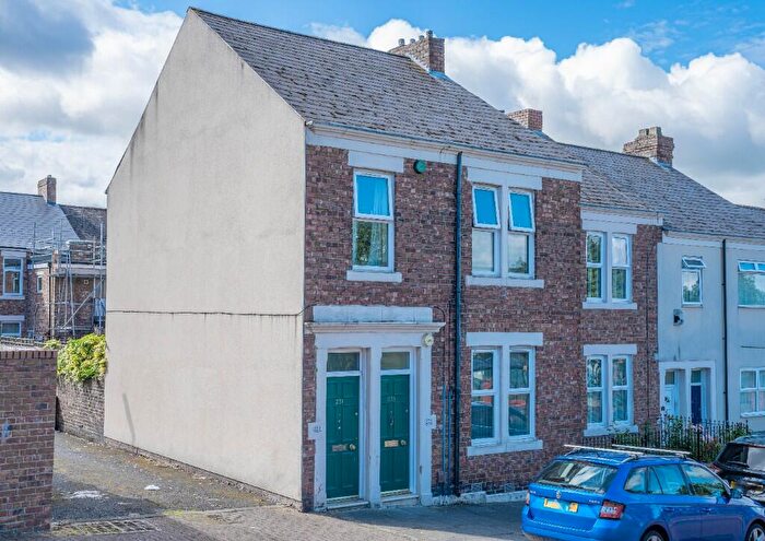 2 Bedroom Flat To Rent In Whitehall Road, Bensham, Gateshead, Tyne And Wear, NE8