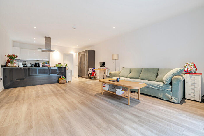 3 Bedroom Apartment For Sale In Brumwell Avenue, Woolwich, London, SE18