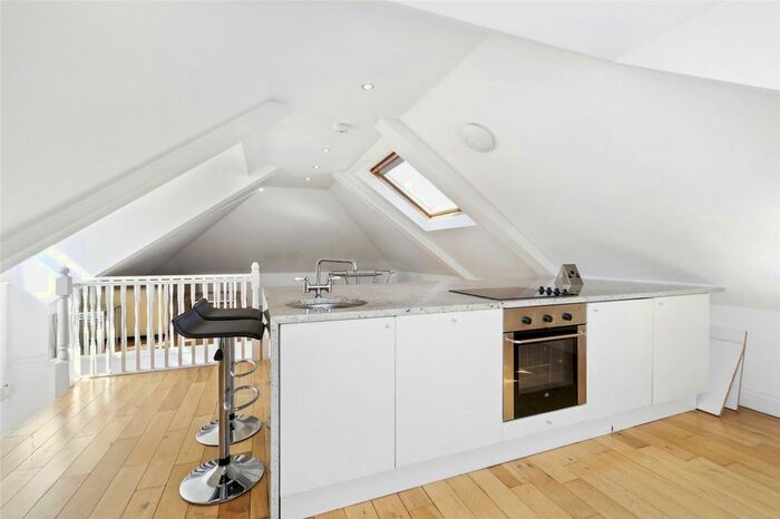 2 Bedroom Flat To Rent In Loftus Road, Shepherds Bush, London, W12