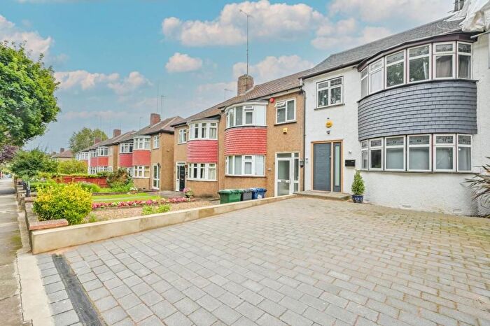 3 Bedroom Terraced House To Rent In Avondale Avenue, East Barnet, EN4