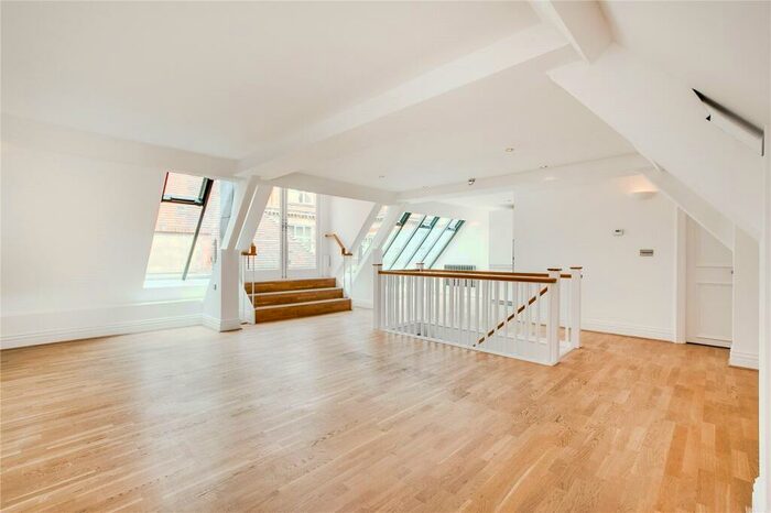 2 Bedroom Apartment To Rent In Mountford Mansions, Battersea Park Road, London, SW11