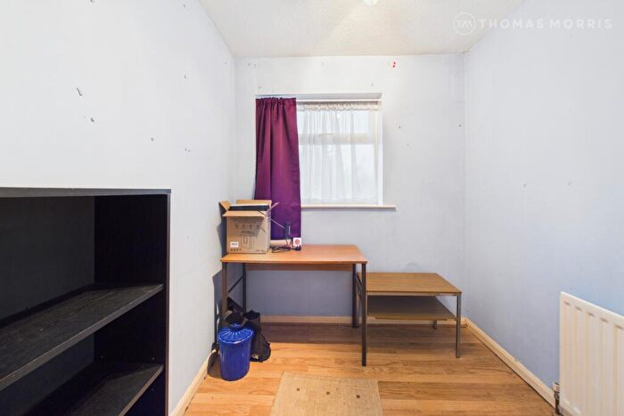 3 Bedroom Terraced House For Sale In Osprey Road, Biggleswade, Bedfordshire, SG18 - Photo 2